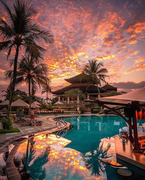 🐧Perfect Kiss🐧 on Twitter: "": Sunset vibes in Bali, Indonesia 🇮🇩 https://t.co/nWBwLS1ITP""" Taman Air, Voyage Bali, Dream Vacations Destinations, Animale Rare, Fotografi Alam Semula Jadi, Honeymoon Travel, Dream Travel Destinations, Amazing Travel Destinations, Bali Travel