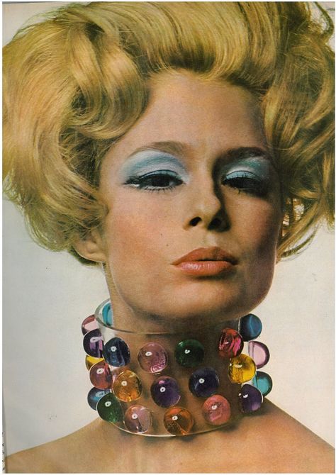 from www.ciaovogue.com 60s Jewelry, 70s Jewelry, Jacqueline Bisset, Vogue Vintage, 60s 70s Fashion, Lauren Hutton, Fashion 1960s, Sixties Fashion, Catherine Deneuve