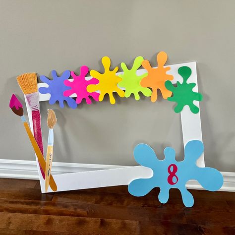 Art Party Theme Ideas, Artist Party Decorations, Art Theme Photo Booth, Recycling Decoration Ideas, Art Photo Shoot Ideas, Color Parties Ideas, Paint Party Activities, Art Party Photo Booth, Paint Themed Birthday Party Decor