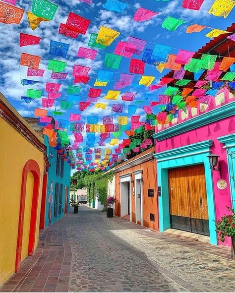 VisitMexico on Instagram: “Jalatlaco es pequeño y pintoresco barrio a 10 minutos de la capital de Oaxaca. Sus coloridas fachadas te invitan a recorrer cada…” Mexico Culture, Arts Ed, Mexican Culture, Glamour Photography, South America Travel, North America Travel, Mexico Travel, Central America, America Travel