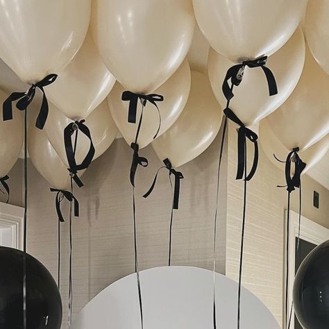 Bexley confetti Balloons - Balloons and Balloon training on Instagram: "Bringing baby home in style 🖤" 18th Birthday Simple Decorations, White Balloons Black Ribbon, White Balloons With Black Ribbon, Birthday 24 Ideas, Home Made Party Decor, Birthday 2024 Ideas, Classy Bday Decor, Aesthetic Balloon Arch, Birthday Ideas Outside