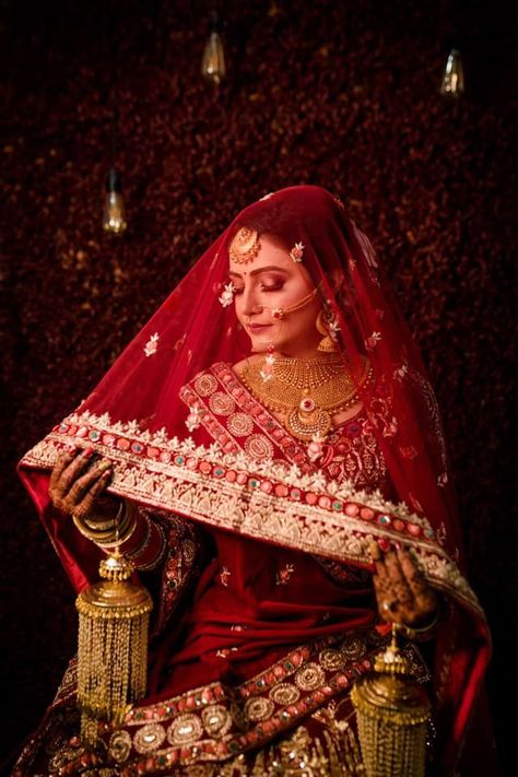 Top 9 Places For Wedding Shopping in Rajouri Garden: Save It Right Away! - SetMyWed Bride With Ghunghat, Indian Wedding Photography Bride, Bridal Wedding Photography, Single Bridal Poses, Bridal Wedding Poses Indian, Bridal Wedding Photoshoot, Bride Ghagra Poses, Bride Close Up Photos, Wedding Pose For Bride