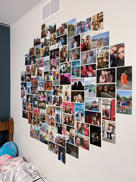 Picture On Wall Aesthetic, Wall Foto Decor, Printing Pictures Ideas, Polaroid Picture Collage, Photo Wall Of Friends, Bedroom Ideas Photo Wall, Wall Pic Ideas Room Decor, Pictures On Walls Ideas, Pics On Wall Ideas Bedroom