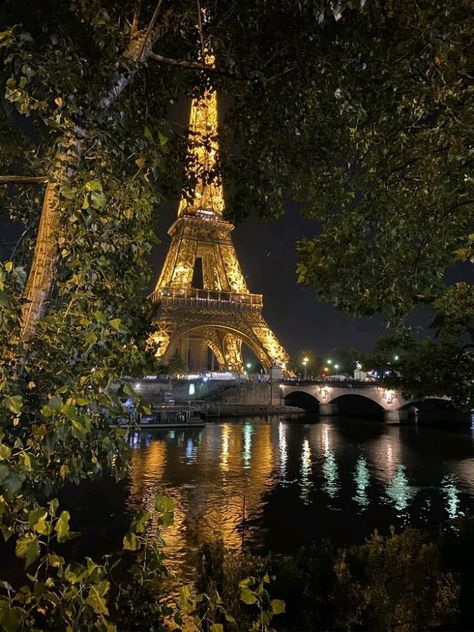 Prancis Paris, Night Paris, Paris France Eiffel Tower, Eiffel Tower At Night, France Eiffel Tower, France Aesthetic, Paris Dream, Paris Vibes, Parisian Life