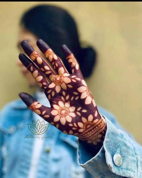 Henna Designs Hand Simple Easy, Simple Mehndi Designs Back Hand Easy, Mehndi Simple Easy, Mehendi Designs Simple, Simple Mehndi Designs Easy, Easy Mehandi Designs, Easy Mehendi Designs, Mehndi Designs Latest, Mehndi Designs Easy