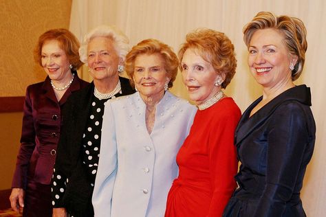 First Lady Photos Together: Jackie Kennedy, Rosalynn Carter, Michelle Obama Celebrities, Presidents, Humour, People, Lady, Presidents Wives, First Lady Of America, First Lady, First Lady Portraits