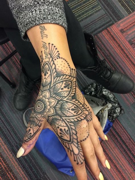 Arm Women, Tato Jari, Mandala Hand Tattoos, Women Inspiration, Hand Tattoos For Women, Tattoo Arm, Ink Master, Maori Tattoo