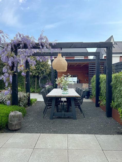 7 tips om je tuin te ontwerpen pergola met blauwe regen Modern Pergola Ideas, Backyard Sitting Areas, Outdoor Garden Rooms, Backyard Garden Landscape, Pergola Garden, Garden Design Layout, Backyard Pergola, Have Inspiration, Outdoor Gardens Design