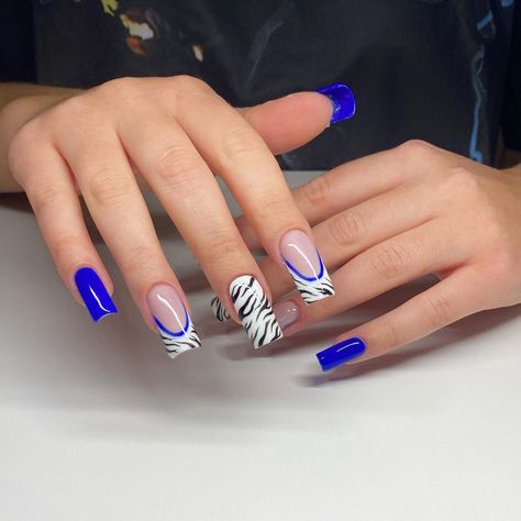 Live on the wild side and try one of these super stylish zebra French tip nails! French tips | French tip nail design | Zebra stripe nails | Zebra nails | Zebra nail art | Zebra acrylic nails | Zebra short nails | Zebra coffin nails Zebra Nails Acrylic, Zebra French Tip Nails, Zebra French Tip, Zebra Stripe Nails, Feb Nails, Pink Zebra Nails, Zebra Nail Designs, Stripe Nails, Zebra Nail Art