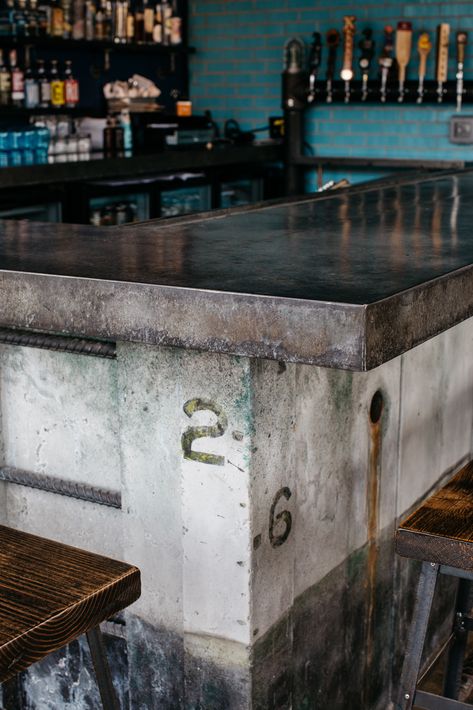 Zug, Concrete Bar Top Restaurant, Cement Bar Top, Concrete Bar Countertops, Concrete Bar Design, Concrete Bar Counter, Bartop Ideas, Concrete Bartop, Stone Bar Counter