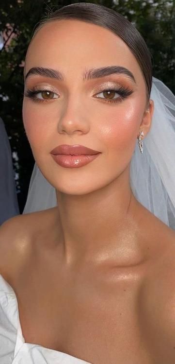 Top 33 Wedding Makeup Looks 2024: Bridal Beauty for Every Eye Color & Skin Tone Dream Wedding Aesthetic, Bride Makeup Brown Eyes, Bridal Makeup For Green Eyes, Color Skin Tone, Bride Makeup Natural, Glam Bride Makeup, Soft Bridal Makeup, Summer Wedding Makeup, Wedding Makeup Bride