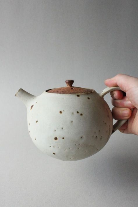 Pottery Tea Pots, Keramik Design, Pottery Teapots, Wheel Thrown Pottery, Pottery Sculpture, Ceramics Ideas Pottery, Japanese Pottery, Ceramic Teapots, Japanese Ceramics