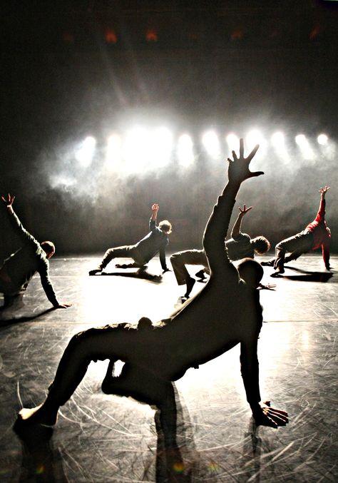 Interview with sought-after choreographer Hofesh Shechter Contemporary Dance, Art Ballet, Hip Hop Dancer, World Of Dance, Dancing Aesthetic, Shall We Dance, Dance Photos, Dance Life, Break Dance