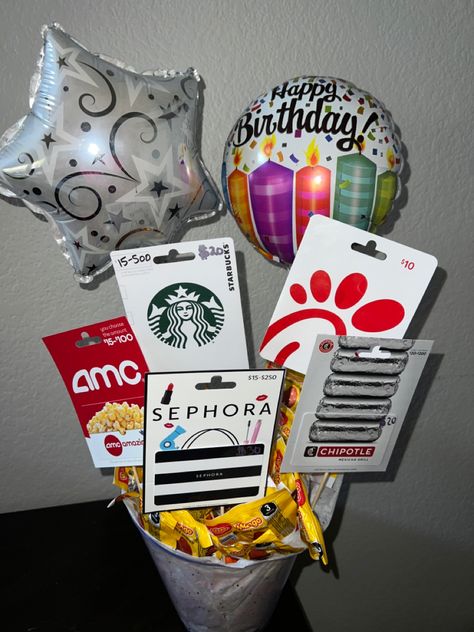 Sweet 16 Gift Card Bouquet, Birthday Gift Card Ideas Aesthetic, Birthday Gift Card Bouquet Ideas, Gift Card Bouquet Birthday Girl, Birthday Basket For Teenage Girl, Coworker Gift Ideas Birthday, Diy Raffle Box Ideas, Teen Basket Ideas, Gift Cards Bouquet