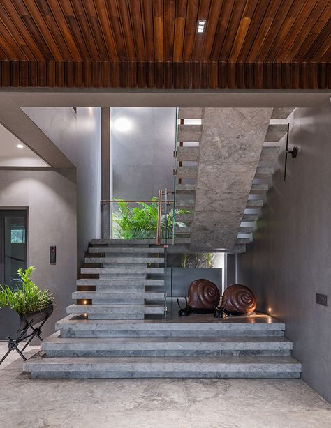 Staircase Design Outside House, Staircase Design Contemporary, Home Interior Design Stairs, Stairway Interior Design, Outside Staircase Design, Modern House Stairs Design, Duplex House Staircase Designs, Tropical House Design Exterior, Exterior Staircase Design