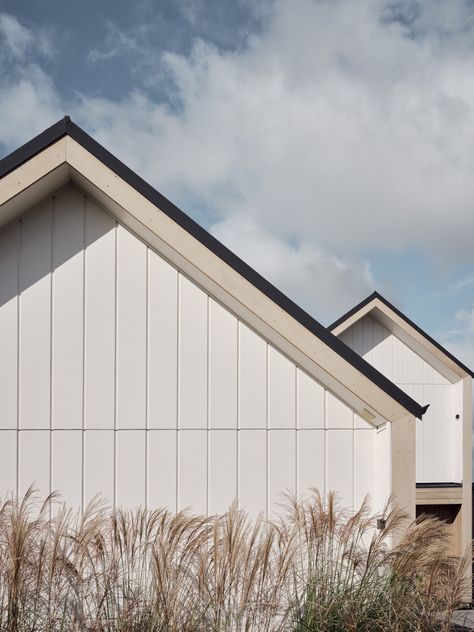 White Cladding House Exterior, Rooflines Styles, Weathertex Cladding Exterior, Exterior Cladding Australia, Coastal Barn House, Exterior House Cladding, Scandi Exterior House, External Cladding Ideas House Exteriors, Vertical Cladding House Exterior