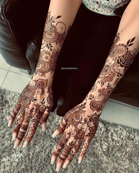 Henna Designs Heavy, Eid Mehendi, Traditional Henna Designs, Mehendi Ideas, Arabic Bridal Mehndi Designs, Wedding Henna Designs, Indian Henna Designs, Henna Flower, Henna Inspo