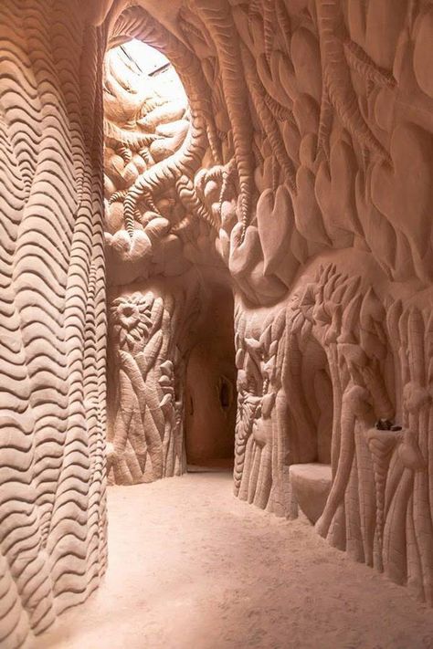 If you enjoy art, caves, or hidden destinations, you'll want to travel to New Mexico ASAP. The artist Ra Paulette sculpts incredible, immersive underground caves by hand and you can find around a dozen underneath local deserts. Sandstone shrines to nature, most are on private property but you can tour one gem at Origin of Northern New Mexico. It makes for a great day trip and you'll want to add this destination to your bucket list. Luxor, New Mexico Road Trip, Travel New Mexico, Roswell New Mexico, Trip Planner, Land Of Enchantment, Beautiful Places To Travel, Mexico Travel, Pretty Places