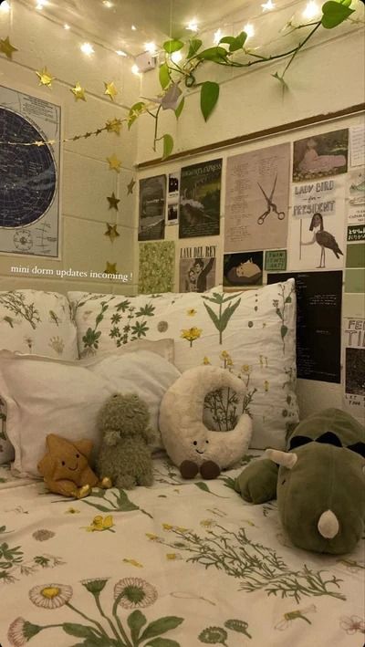 Bringing Nature Indoors: Revamp Your Bedroom with the Earthy Aesthetic ♡ | Room Decor Tips | Ever Lasting Blog Rum Inspo, Room Redesign, Bilik Tidur, Hiasan Bilik, Tapeta Galaxie, Dorm Room Inspiration, Pinterest Room Decor, Cute Bedroom Decor, Cozy Room Decor