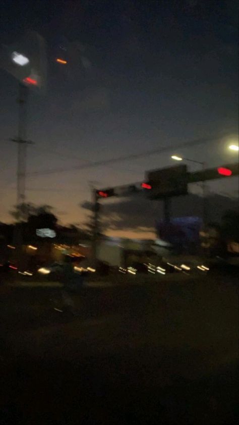 Flip Off Aesthetic, Aesthetic Outside Pictures, Söt Katt, Blurry Pictures, Image Swag, Chill Photos, Night Scenery, Night Landscape, Tapeta Pro Iphone