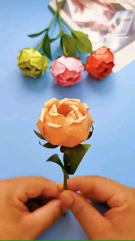 Paper Flower Folding, Easy Paper Crafts For Kindergarten, Diy Flower Gift Box Ideas, Origami Flowers Rose, Paper Oragami Ideas, Home Decor Handmade Crafts, Oragami Ideas Cute Flower, How To Make Origami Flowers, Things To Make From Paper