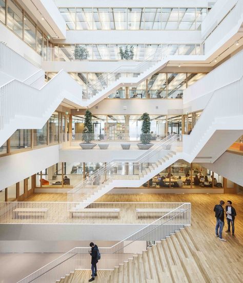 15 Impressive Atriums (And Their Sections) | ArchDaily Library Atrium, Minimalism Living, Small Restaurant Design, Atrium Design, Architecture Restaurant, Building Stairs, Loft Interior, Stairs Architecture, Mirror House