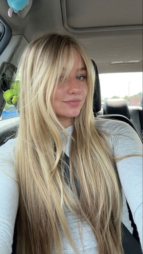 Long Blond Beach Hair, Loved In Honey Blonde Hair, Blonde Hair Color Ideas Brown Roots, Blonde Hair Inspo Dark Roots, Rooted Cool Blonde, Blond With Root Shadow, Natural Blonde Hair Styles, Long Blonde Hair Inspo Straight, Long Hair Layers With Wispy Bangs