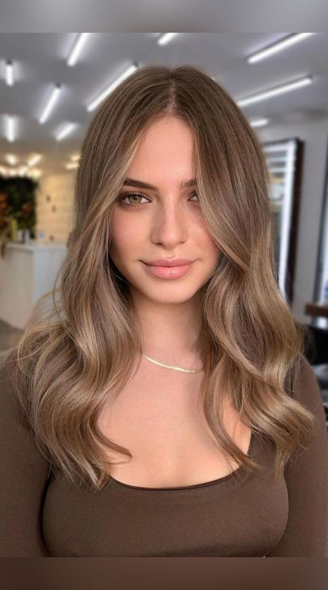 Shades of dark blonde hair can range from a dark golden tone to a cooler tone of dark ash which makes it a versatile hair color for all seasons and many skin tones. Hit the link to see pictures of this season’s best dark blonde hair colors for your inspiration! (Photo credits IG @sabri.abic) Tmavý Blond, Dark Ash Blonde Hair, Kadeřnické Trendy, Dark Blonde Hair Color, Brown Hair Inspo, Vlasové Trendy, Dark Blonde Hair, Blonde Hair Inspiration, Ash Blonde Hair