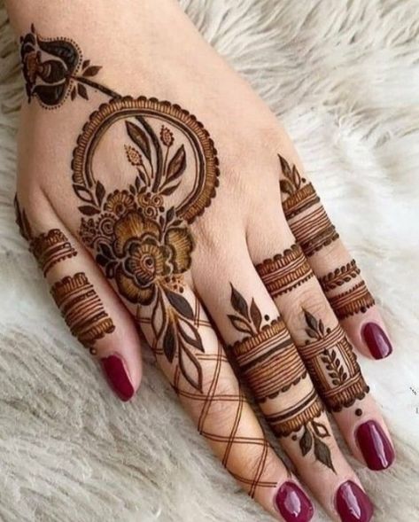 Latest 50 Karwa Chauth Mehndi Designs For Hands - Tips and Beauty Bonito, Karwa Chauth Mehndi Designs, Karwa Chauth Mehndi, Khafif Mehndi Design, Finger Henna Designs, Karwa Chauth, Very Simple Mehndi Designs, Simple Mehndi Designs Fingers, Simple Henna Tattoo