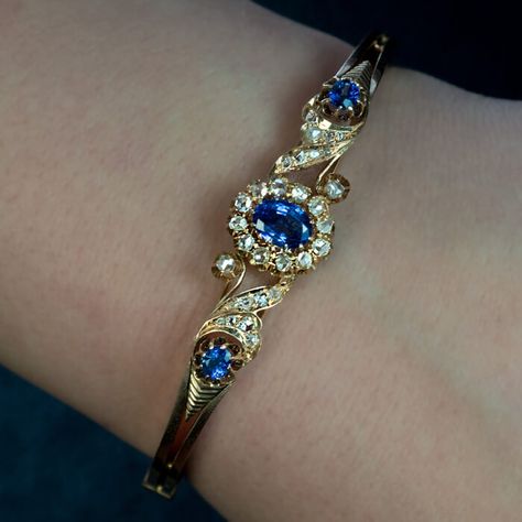 Sapphire Jewelry Gold, Gold Rings With Sapphire, Blue Gem Bracelet, Blue Vintage Jewelry, Vintage Jewels Rings, Blue Sapphire Jewelry Aesthetic, Victorian Gold Bracelet, Gold Sapphire Jewelry, Gold Bracelet Vintage