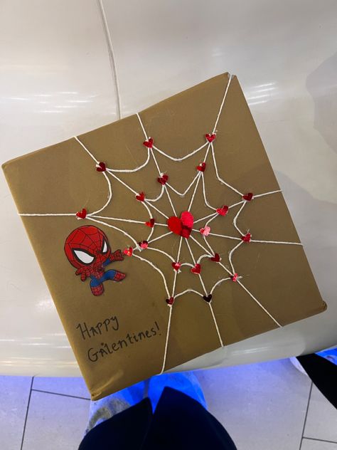 Creative Birthday Gifts For Boyfriend, Spiderman Gifts, Music Challenge, Desen Realist, Birthday Gifts For Boyfriend Diy, Cadeau Couple, Creative Birthday Gifts, Creative Gifts For Boyfriend, Bf Gifts