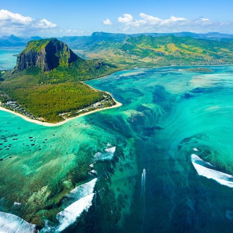 The Spectacular ‘Underwater Waterfall’ In The Middle Of The Indian Ocean - TravelAwaits Paradise Island, Best Tropical Vacations, Mauritius Travel, Mauritius Island, Africa Do Sul, Tropical Vacation, Tropical Islands, Underwater World, Indian Ocean