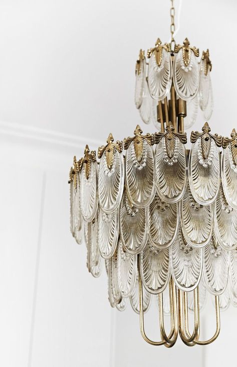 A Japanese Art Deco chandelier Japanese Art Deco, Art Deco Lights, Wallpaper Retro, Cottage Renovation, Interior Vintage, Home Luxury, Art Deco Chandelier, Art Deco Home, Estilo Art Deco