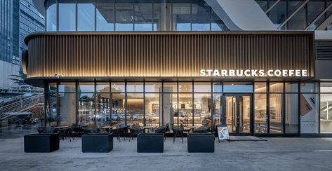 Starbucks Facade Design, Facade Design Restaurant, Cafe Exterior Design Facades, Modern Commercial Design Exterior, Restaurant Facade Design Architecture, Modern Cafe Exterior, Cafe Design Exterior, Cafe Facade Design, Commercial Facade Design