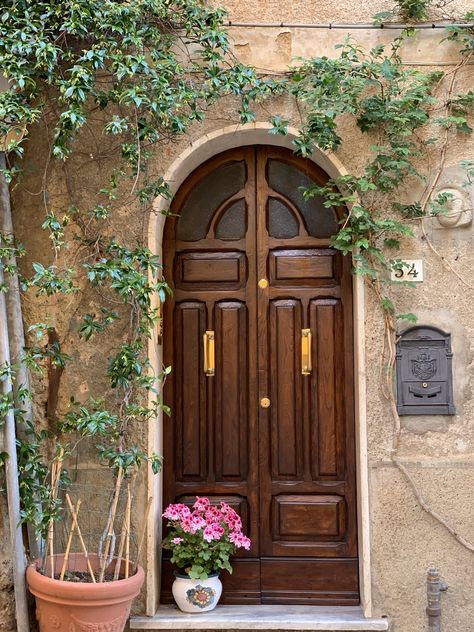 Tuscany, Tuscan Doors, Architectural Painting, Italian Doors, External Doors, Architecture Painting, Windows And Doors, Painting Ideas, Vintage House