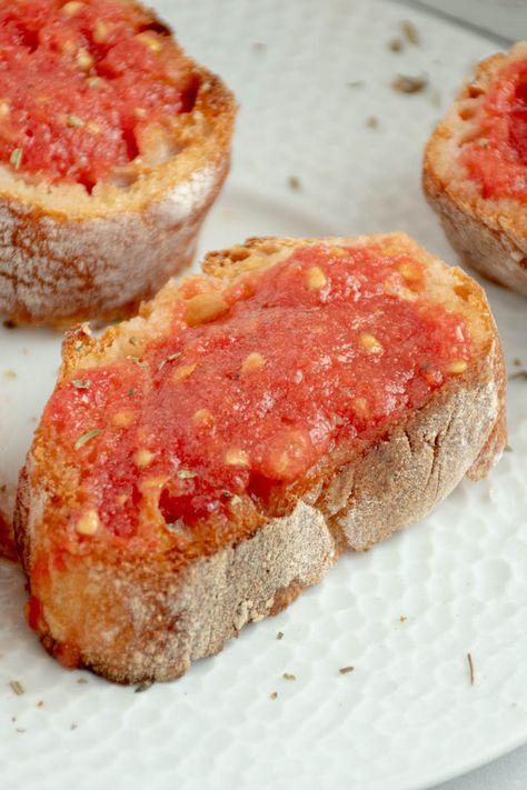 Spanish Tomato Bread, Tomato Bread, Barcelona Food, Tapas Recipes, Spanish Dishes, Spicy Sauce, Cured Meats, Spanish Food, Fresh Bread