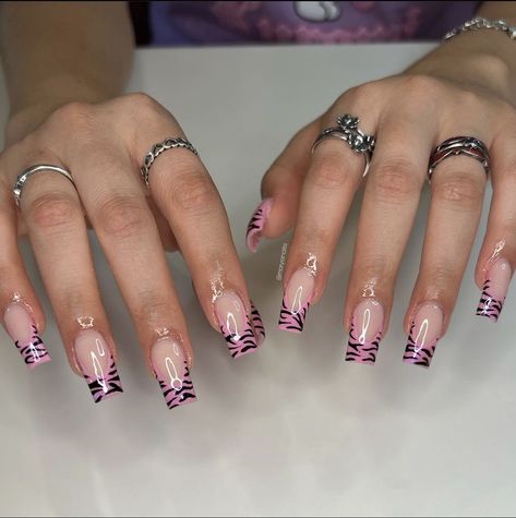 Zebra Nails 2k1 Aesthetic, Street Style Nails, Simple Nails Square, Shore Outfit, Early 2000 Nails, Zebra Acrylic Nails, Tacky Nails, Scene Nails, Pink Zebra Nails