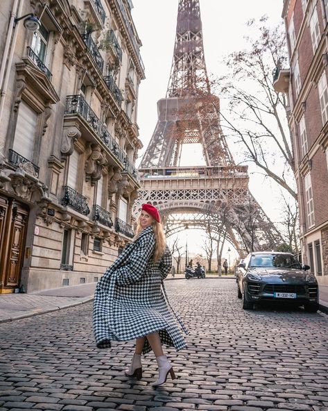 Rue de l’université in Paris in winter, one of the best places to capture the Eiffel Tower Eiffel Tower Picture Ideas, Paris Picture Ideas, Paris In Winter, Eiffel Tower Pictures, Paris Photo Ideas, Paris Torre Eiffel, Eiffel Tower Photography, Paris Travel Photography, Eifel Tower