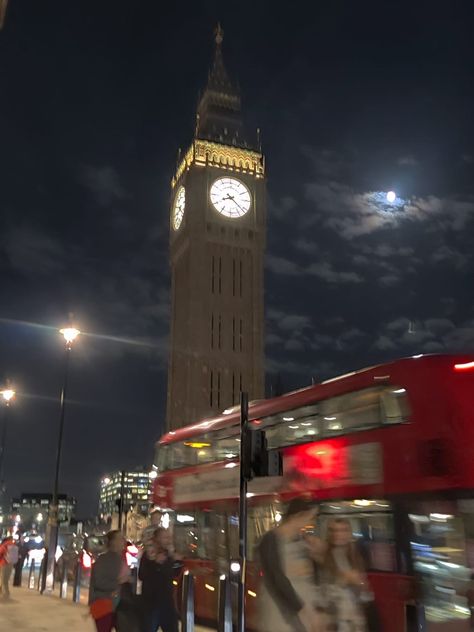 London Aesthetic Night, Nightlife Aesthetic, London At Night, City View Night, London Nightlife, Aesthetic Moon, Red And Black Wallpaper, London Dreams, London Boy