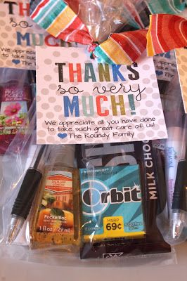 Nurse thank you bag. Chocolate bar, Chapstick, gum, hand sanitizer, pen.   "Thank you so very much! We appreciate all you have done to take such great care of us!  ❤️ The Craig family Thank You Baskets, Delivery Nurse Gifts, Preterm Labor, Nurse Appreciation Week, Thank You Bags, Nurses Week Gifts, Nurse Appreciation Gifts, Staff Gifts, Employee Appreciation Gifts