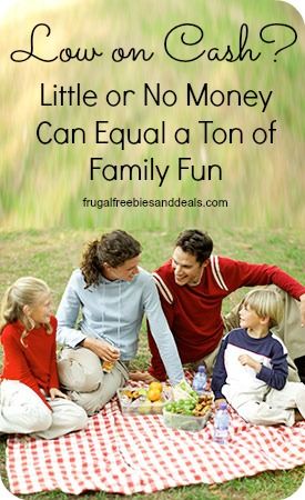 Who says you can't have fun on a budget? Great Summer ideas for little or no money! @Frugal Living Mom Family Mission Statements, Timmy Time, Family Mission, Diy Buch, Family Fun Night, Family Home Evening, Family Picnic, Picnic Time, Mother Father