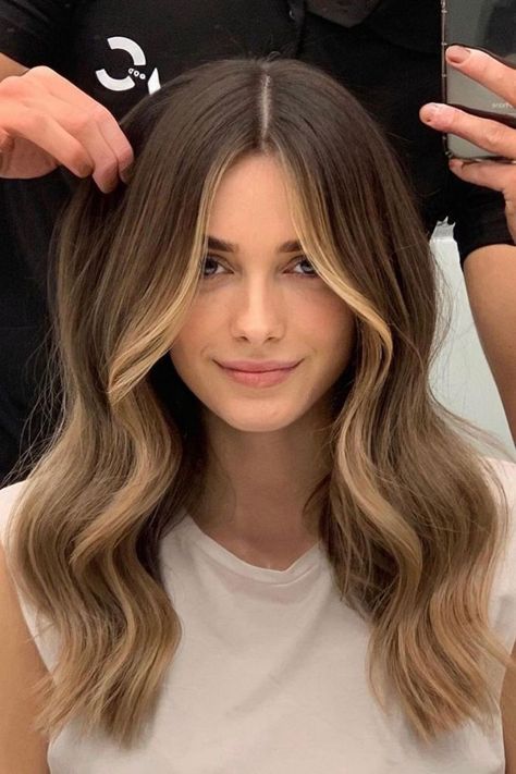 Highlights Brown Hair Balayage, Rambut Brunette, Face Framing Hair, Hair Contouring, Brown Hair Inspo, Vlasové Trendy, Brunette Hair With Highlights, Brown Hair With Blonde Highlights, Blonde Hair Inspiration