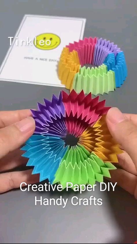 Crafts For Second Graders Fun Art Projects, Fun Family Crafts, Pipe Cleaners Crafts, At Home Crafts, Kraf Kertas, Seni Dan Kraf, Kraf Diy, Paper Flower Decor, Seni Origami