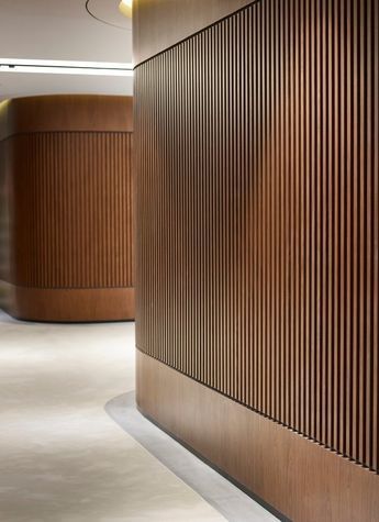 Minimal Interiors, Tv Fal, Interior Kantor, Wood Wall Design, Feature Wall Design, Corridor Design, Wood Concrete, Wall Panel Design, Design Blogs