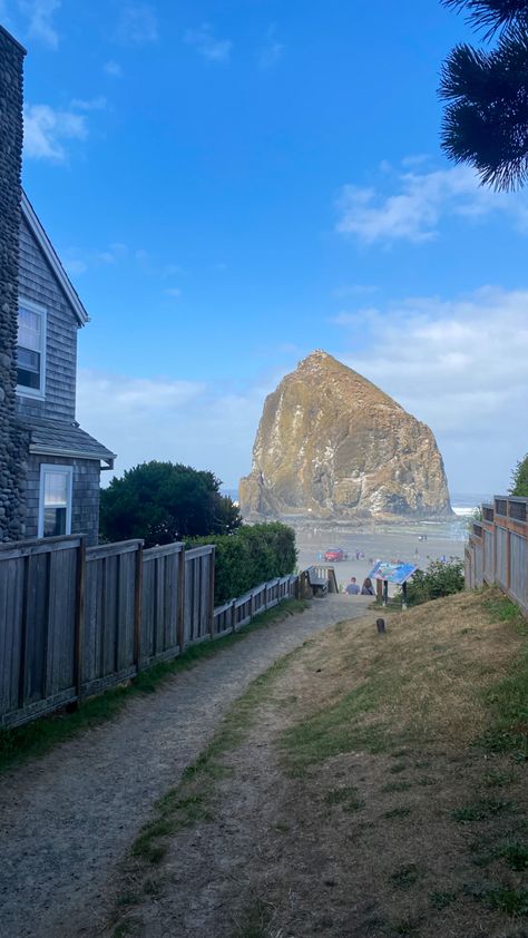 Los Angeles, Bonito, Oregon Coast Surfing, Pretty Places In Oregon, Cannon Beach Oregon Aesthetic, West Coast Photography, Oregon Cannon Beach, Arcadia Beach Oregon, Pnw Beach House