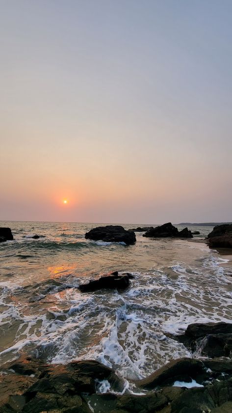 Sunset vibes in goa Vizag Beach Snapchat, Goa Pics Ideas, Goa Beach Aesthetic, Goa Beach Snap, Goa Trip Aesthetic, Goa Instagram Stories, Goa Snaps, Goa Pics, Goa Wallpaper