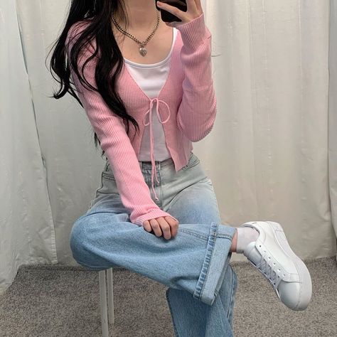 Cropped Cardigan Outfit Korean, Ootd Cardigan Crop, Korean Cardigan Outfits, Football Anime, Cropped Cardigan Outfit, Cardigan Korean Style, Cardigan Outfit Aesthetic, Soft Girl Outfit, Girly Style Outfits