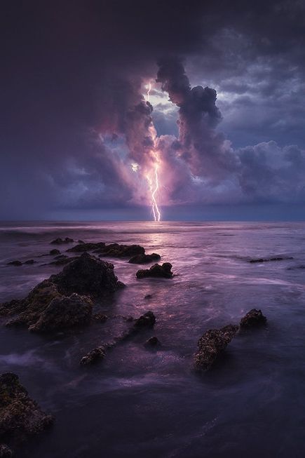 a. I. a. a. on Twitter: "… " Lightning Photos, Lightning Photography, Whats Wallpaper, Matka Natura, Wild Weather, Tapeta Galaxie, Lightning Storm, Alam Yang Indah, Beautiful Sky