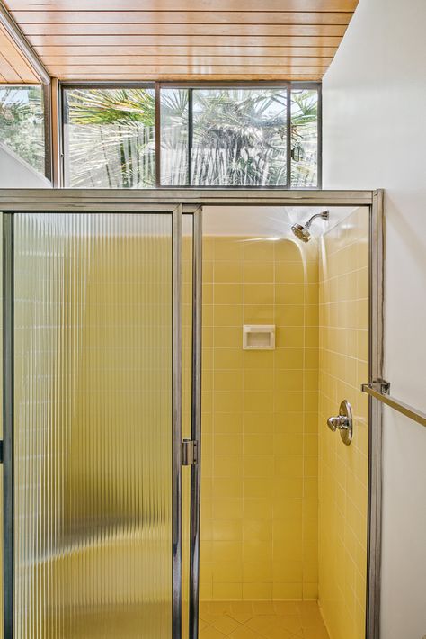 The second bathroom has clerestory windows and features cheery, yellow tiles. It is from the original 1958 construction. Angeles, Los Angeles, Yellow Tiles Bathroom, Mid Modern Bathroom, Yellow Tile Bathroom, 1960s Bathroom, Yellow Bathroom Tiles, Yellow Tiles, Canyon House