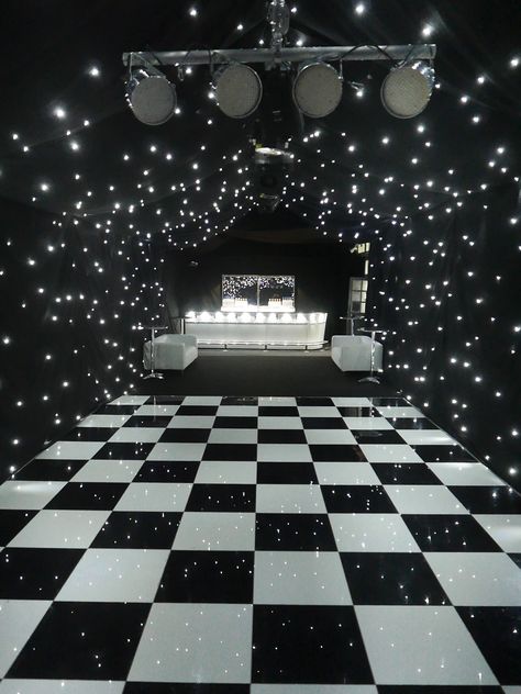 White Party Lights, Black Simple Centerpieces, Black And White Elegant Party Decor, Black And White 50th Birthday Party Decoration, Black And White Ball Sweet 16, White And Black Decorations Party, Black Party Asthetics, Black White Party Decor, Black And White Themed Party Decoration